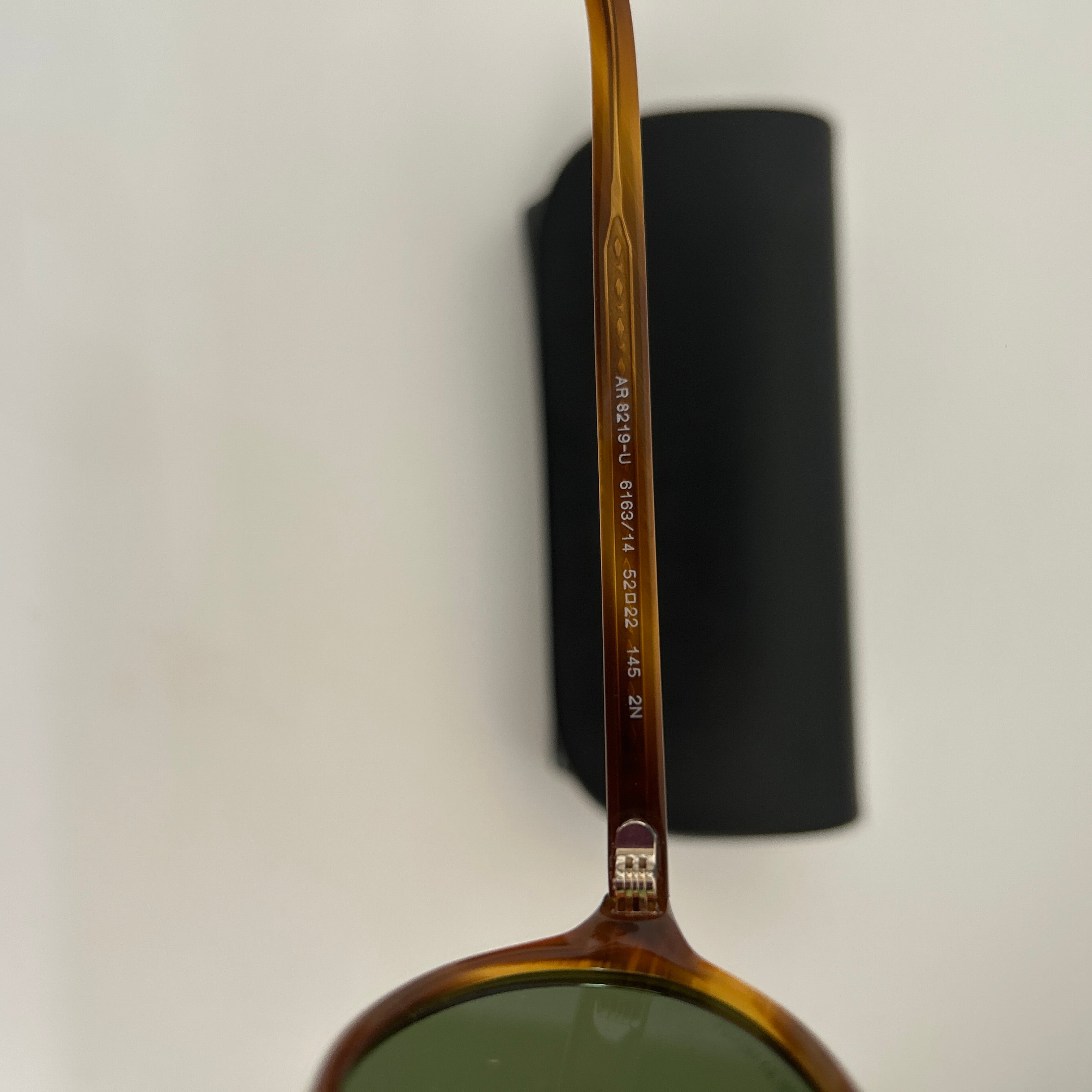 Giorgio Armani AR8219U