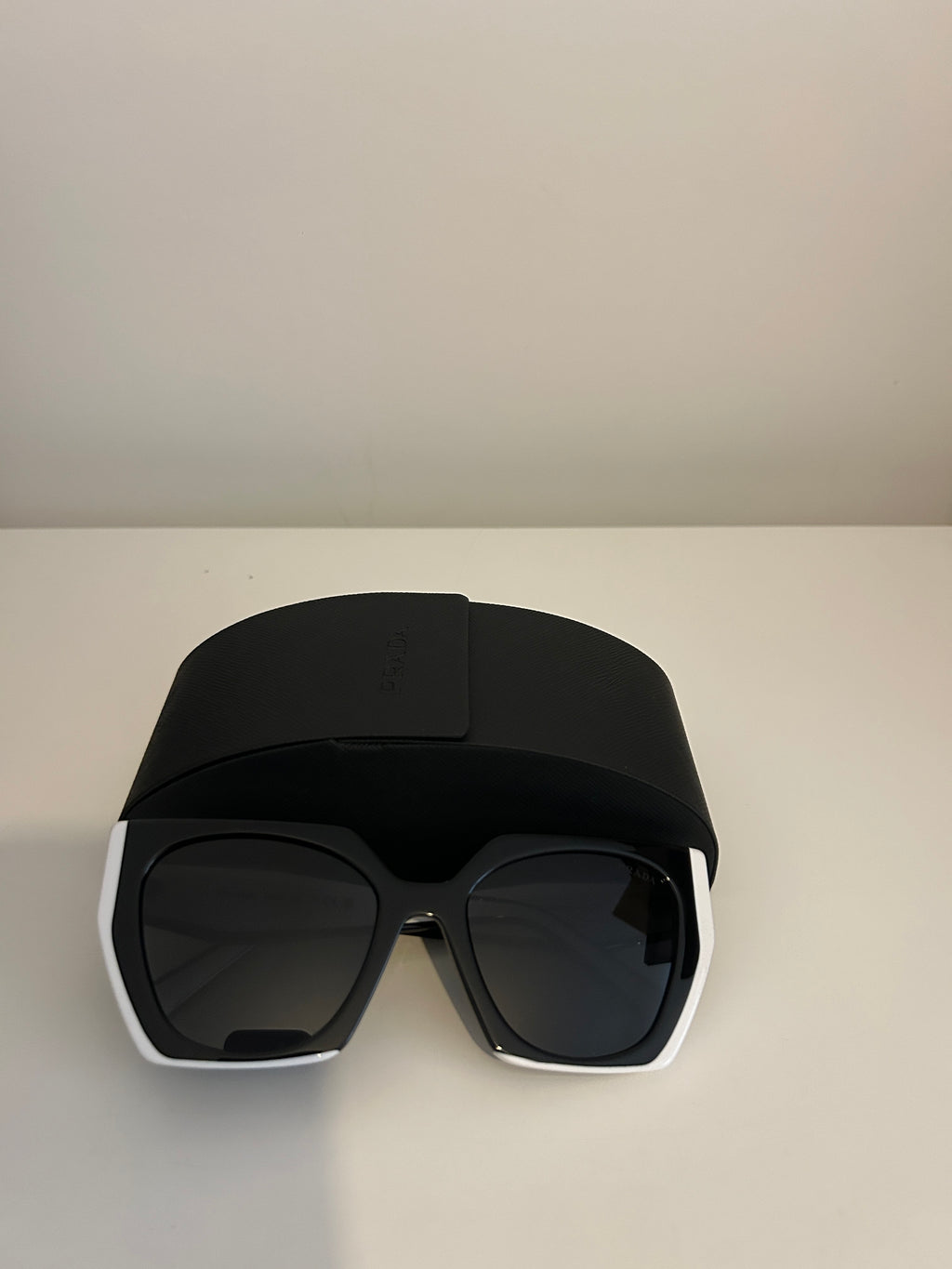 PRADA PR 17WS Symbole Sunglasses – Black/White